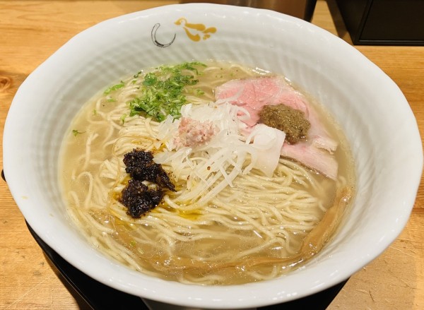 「真鯛と蛤の塩そば 大盛」@SOBAHOUSE 金色不如帰 新宿御苑本店の写真