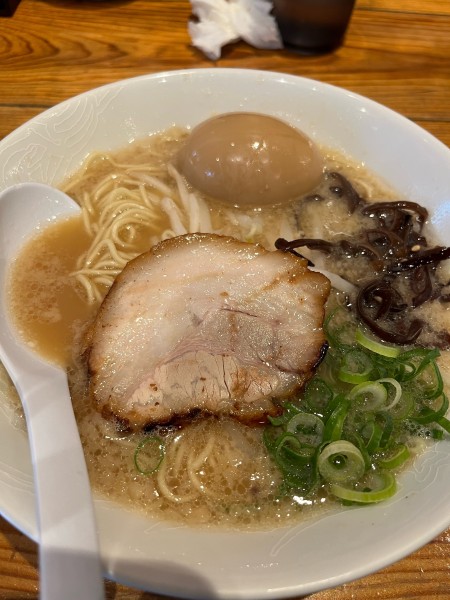 「醤油豚骨+味玉」@でびっと 桜新町サザエさん通り店の写真
