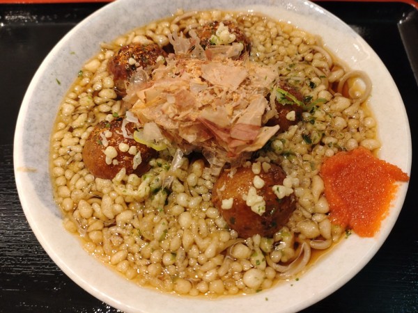 「【期間限定】デラックスたこ焼きそば（温）　６５０円」@めとろ庵 大手町店の写真