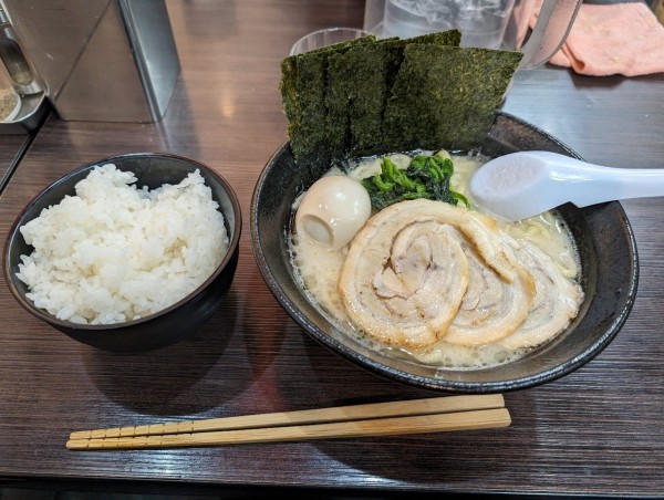 「全部乗せラーメン」@横浜家系ラーメン 上昇気流の写真