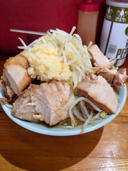 「チャーシュー麺　野菜マシ  ニンニク」@ラーメン髭の写真