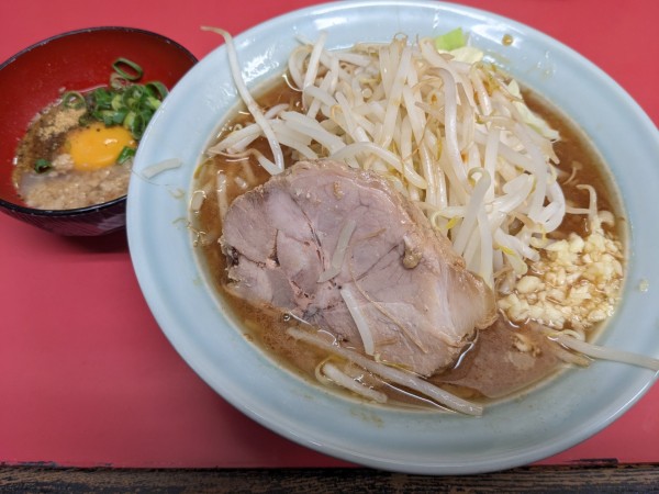 「ラーメン（少なめ）＋すき焼き」@ラーメン悔いなしの写真