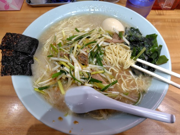 「ネギラーメン(中盛)·うまたま·半ライス·ニラもやし」@ラーメン関口の写真