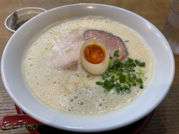 「アワトロラーメン(850円)、ニンニク煮干ペースト(50円)」@アワトロ龍宮の写真