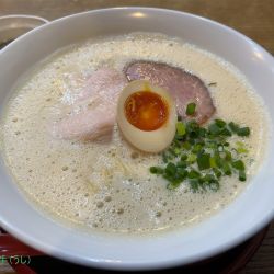 アワトロラーメン(850円)、ニンニク煮干ペースト(50円)