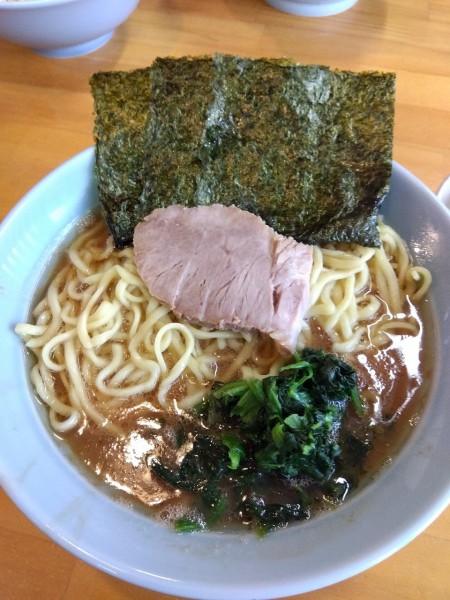 「ラーメン 中」@横浜家系ラーメン みと家の写真
