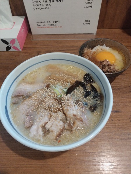「ちゃーしゅーめん(塩)+たまごごはん」@らーめん ふくのや 与野店の写真