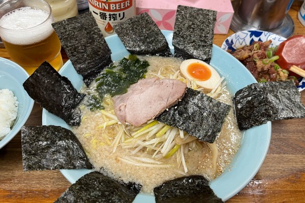 「ネギラーメン+海苔+牛スジ+ビール（一番搾り）」@ラーメンHOUSE リュウビの写真