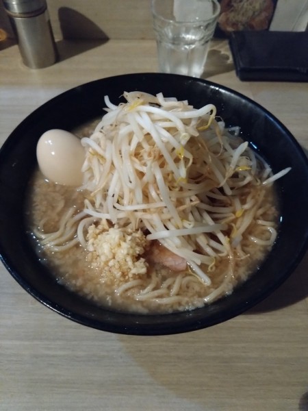 「らーめん＋たぶん半熟玉子」@ラーメン大 ○虎の写真