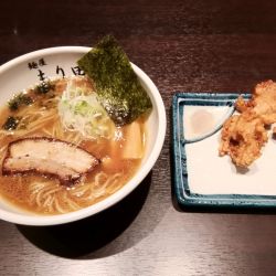 醤油らーめん(900円)