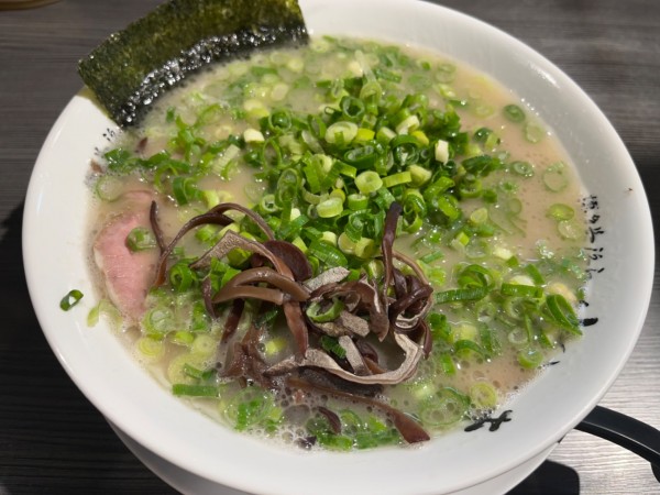 「ねぎちゃーしゅーめん、替玉」@博多長浜らーめん いっき 戸塚安行店の写真