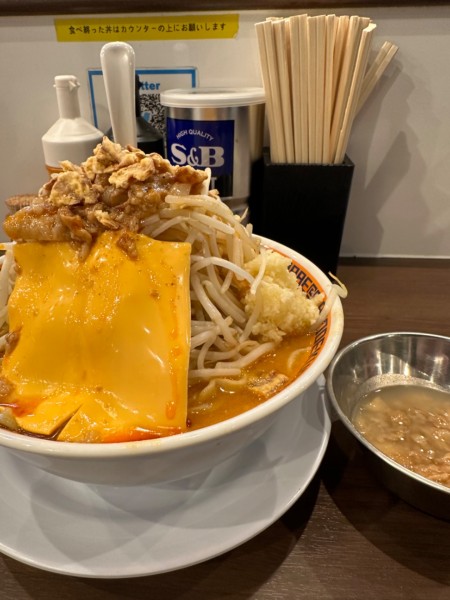 「担々麺全マシお腹空いてますチーズイカフライ」@顎で喰らえ ラウンドワン草加店の写真