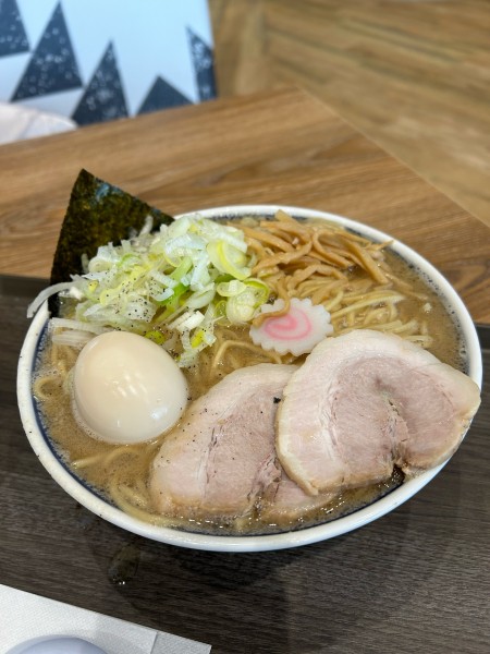 「中華そば大盛890円＋味玉100円」@次念序 ふかや花園プレミアムアウトレット店の写真