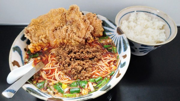 「【限定】台湾らーめんミニ揚チキン添え＋ライス」@自家製麺SHINの写真