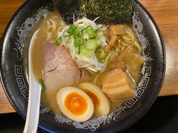 「新特丸　980円」@らーめん金伝丸 渋谷道玄坂店の写真