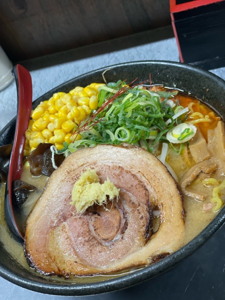 「辛肉ラーメン＋コーン」@サッポロラーメン エゾ麺ロックの写真