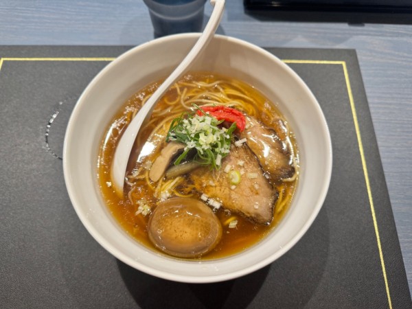 「コンソメらーめん(醤油) 1000円」@Craft Ramen BiTの写真