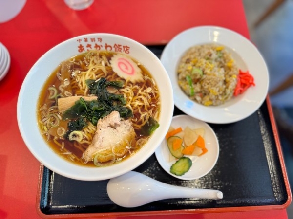 「ラーメンセット(ラーメン.半チャーハン.小鉢)900円」@あさかわ飯店の写真
