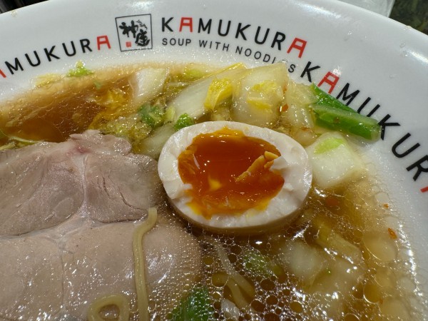 「煮玉子ラーメン950円」@どうとんぼり神座 ペリエ千葉店の写真