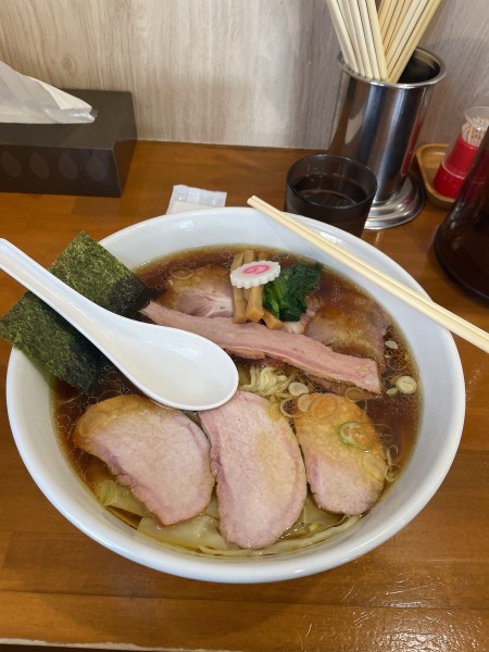 「焼豚ワンタン麺醤油味」@とら食堂 松戸分店の写真