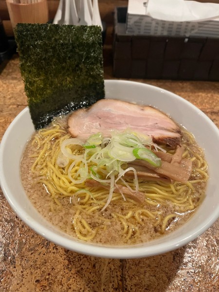 「中間醤油ラーメン(870円)＋麺増し(120円)」@きくちひろきの写真