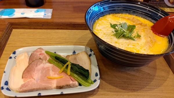 「濃厚鶏白湯らーめん　950円」@麺や 柚葉の写真