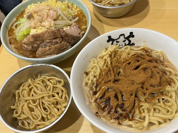「つけ麺 熱盛 しょうが お魚天国 和え玉（ドクロ）」@ラーメン二郎 八王子野猿街道店2の写真
