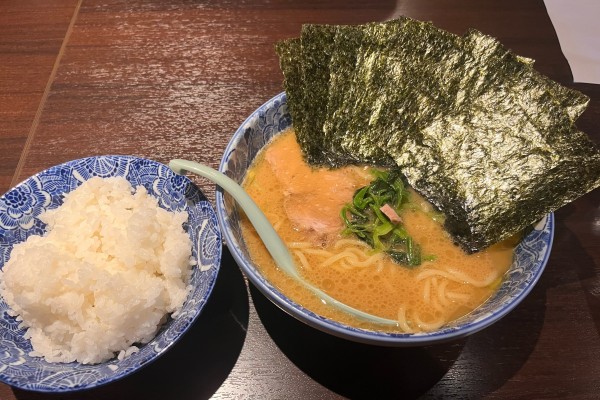 「ラーメン+のり+ライス」@とんぱた亭 新子安店の写真