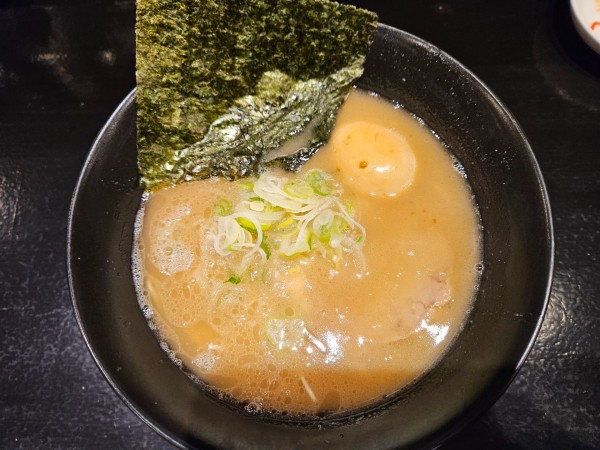 「豚骨ラーメン」@博多 鷹マルの写真