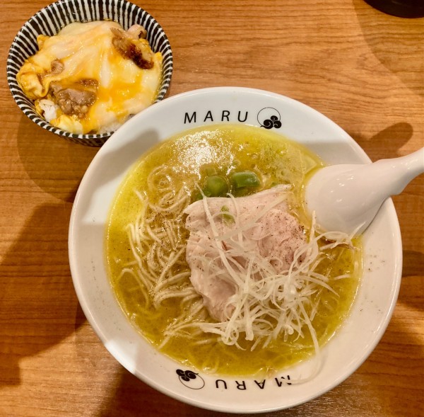 「ラーメン塩 Aセット塩鶏そば+ミニ親子丼1380円」@炭火焼MARUの写真
