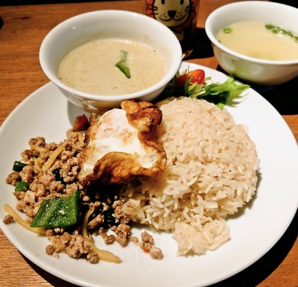 「ガパオライス＆グリーンカレー」@ガッチキの写真