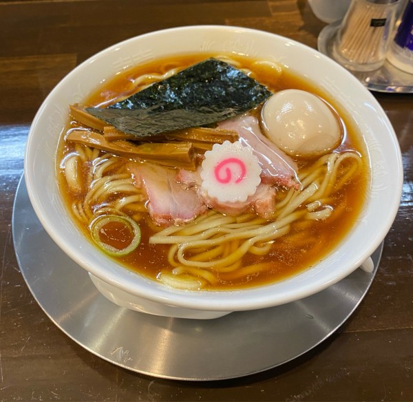 「東京醤油ラーメン￥850&味玉 (サービスカードで)」@自家製麺 うるちの写真