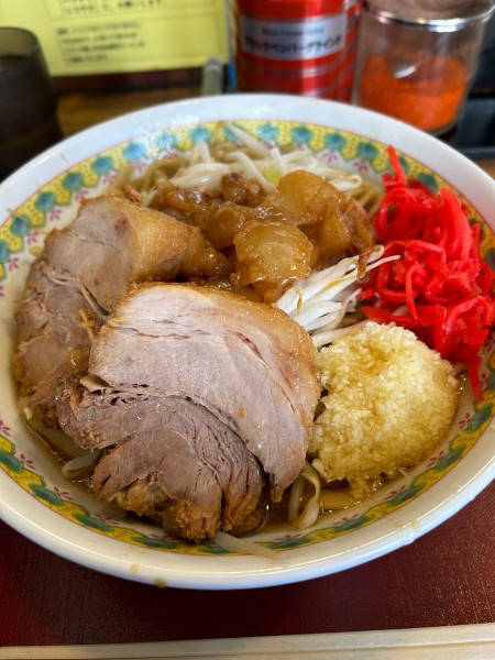 「ラーメン　野菜少なめ　ニンニク　アブラ　紅生姜」@ラーメンめじの写真