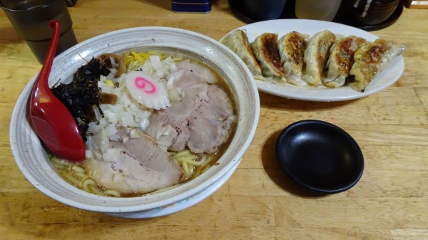 「ゆず塩らーめん：中（930円）＋餃子6個（600円）」@パワー軒の写真