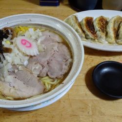 ゆず塩らーめん：中（930円）＋餃子6個（600円）