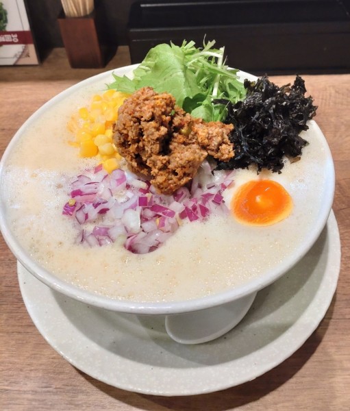 「冬季限定　濃厚味噌白湯＋炙りチーズ追い飯」@鶏そば みなもの写真