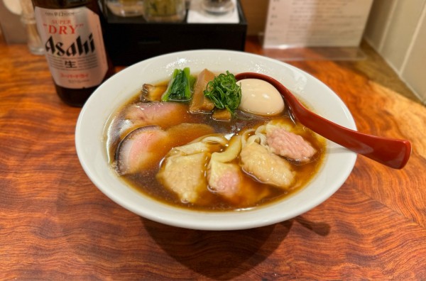「特製醤油そば¥1250、肉ワンタン¥230」@三馬路 東京店の写真