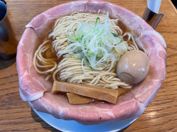 「ピストル　特盛　チャーシュー5枚　味玉」@ラーメン大戦争 神田店の写真