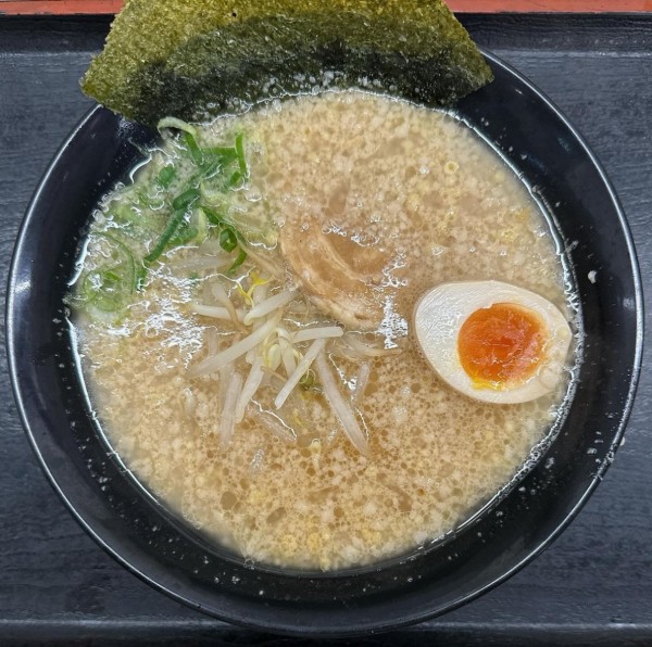 「にんたまラーメン（醤油）」@ゆにろーず 流山店の写真
