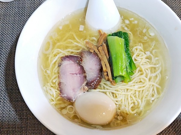 「塩ラーメン＋味付玉子」@らーめん穀雨の写真