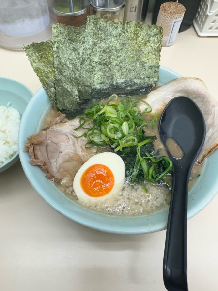 「丸得ラーメン+鬼＋ライス(無料)」@横浜家系ラーメン田中の写真