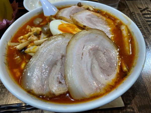 「スタミナ麺+チャーシュー+半ライス(サービス)」@かおたんラーメン 赤坂店の写真