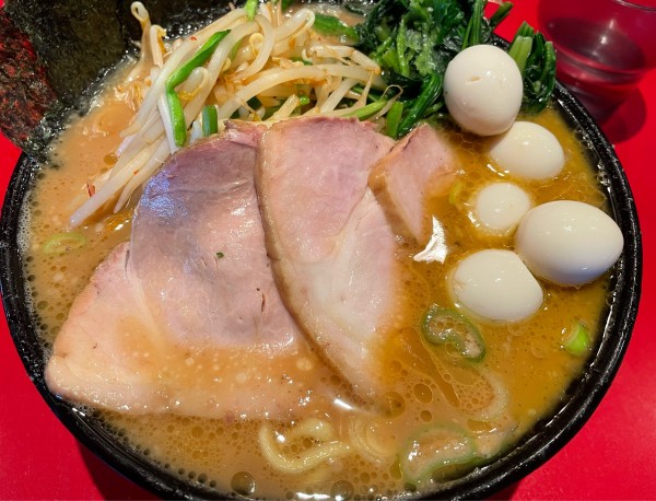 「チャーシュー麺並ニラモヤシ　ウズラトッピ」@厚木家の写真