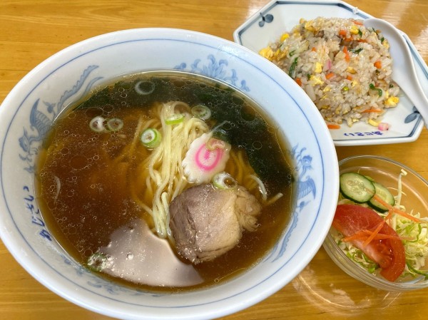 「らーめん 430円+チャーハン 550円」@中華定食 あじさいの写真
