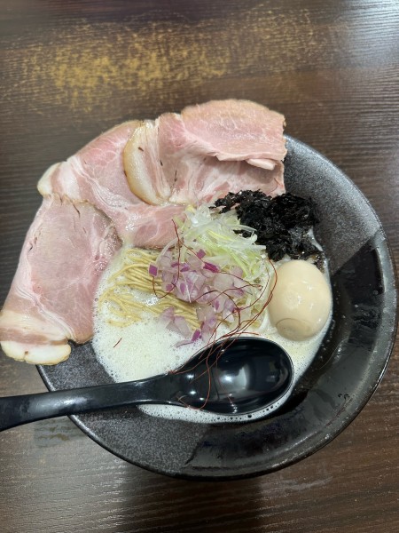 「特製地鶏そば　🧂」@麺屋 綴の写真