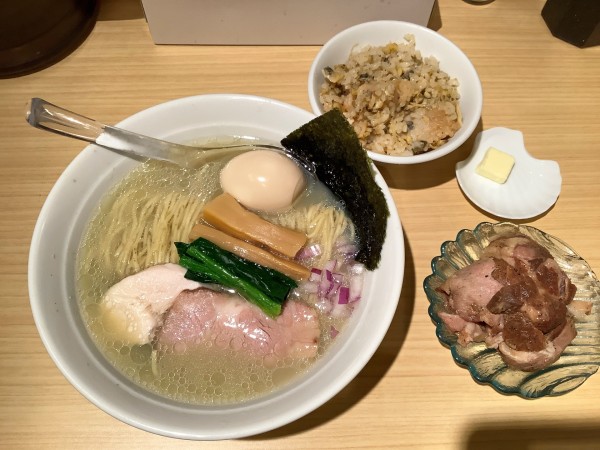 「【期間限定】味玉牡蠣塩そば+端材チャーシュー+貝めし（小）」@貝出汁 中華そば 竹祥の写真