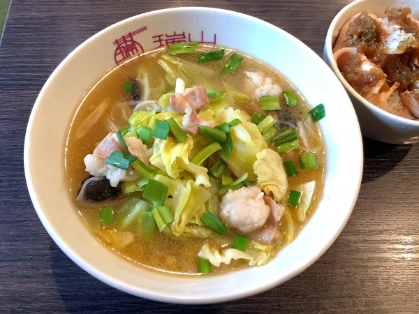 「【限定】牛モツ入り塩らーめん+ローストポーク丼」@中華蕎麦 瑞山（ZUIZAN）の写真