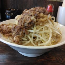 ガッツリラーメン並盛700円