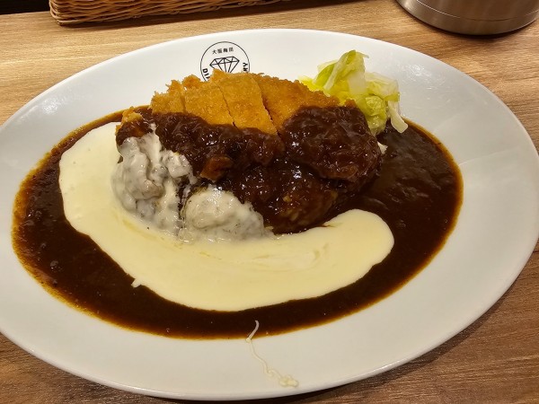 「とろ～りチーズカレー＋ジューシーカツ　1150＋300円」@ダイヤモンドカリー 大阪国際空港の写真