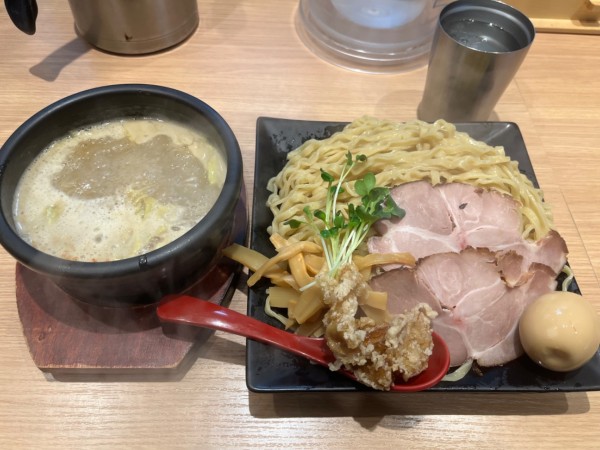 「特製強火炊つけ麺特盛」@鶏と魚だしのつけめん哲 溝の口店の写真